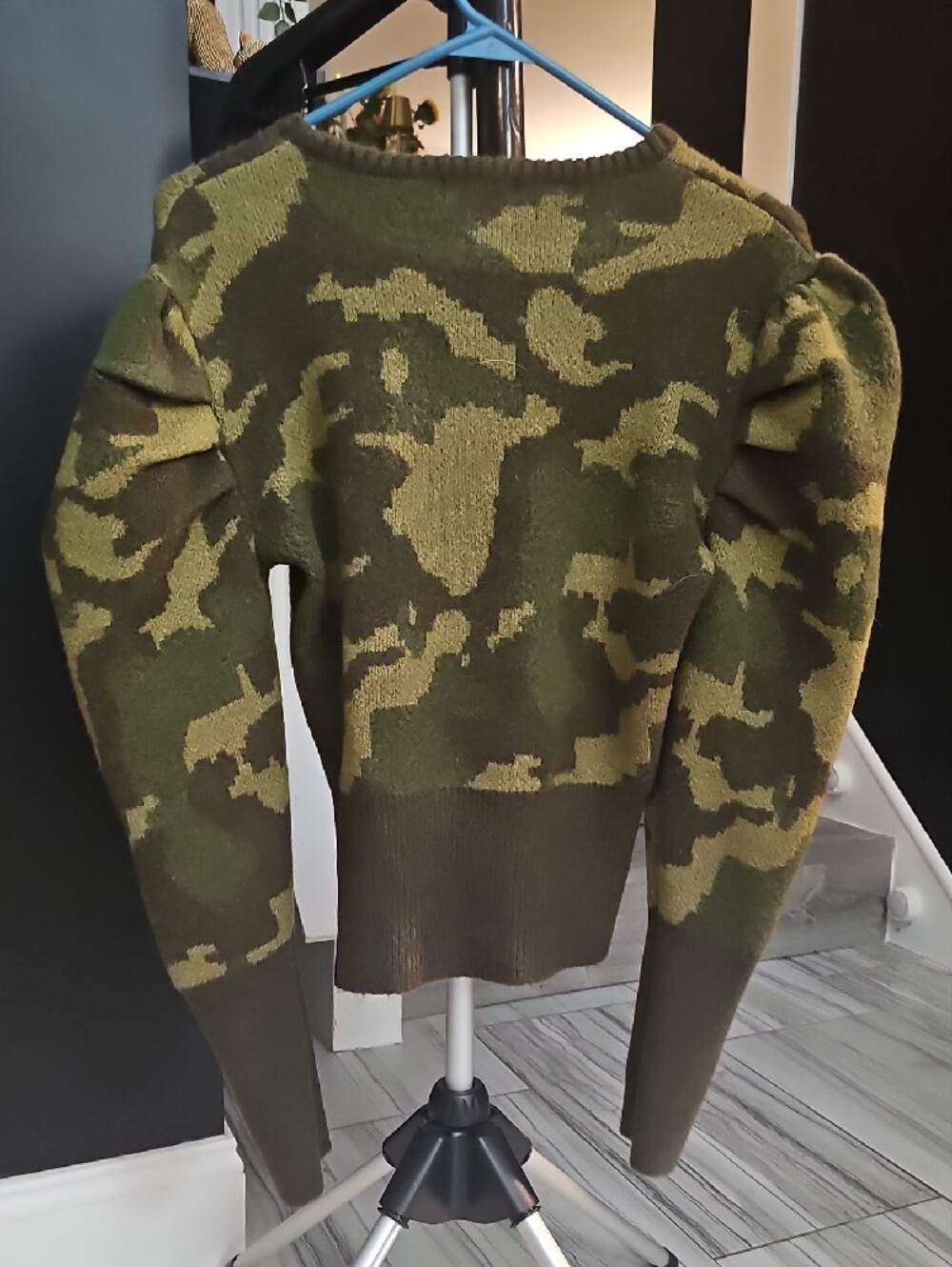 Cute and stylish 4-piece women’s sweater bundle featuring Express, Venus, and LC - Picture 10 of 13
